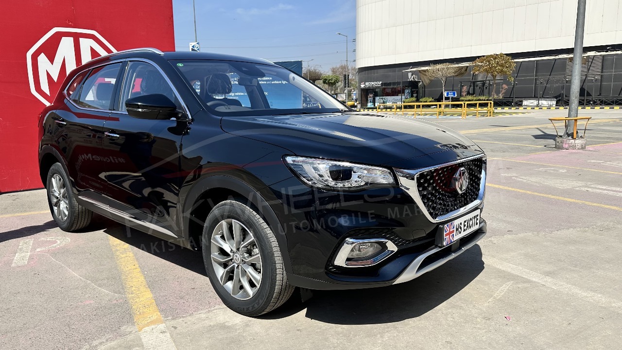 MG Mg HS 22 model for rent in Karachi
